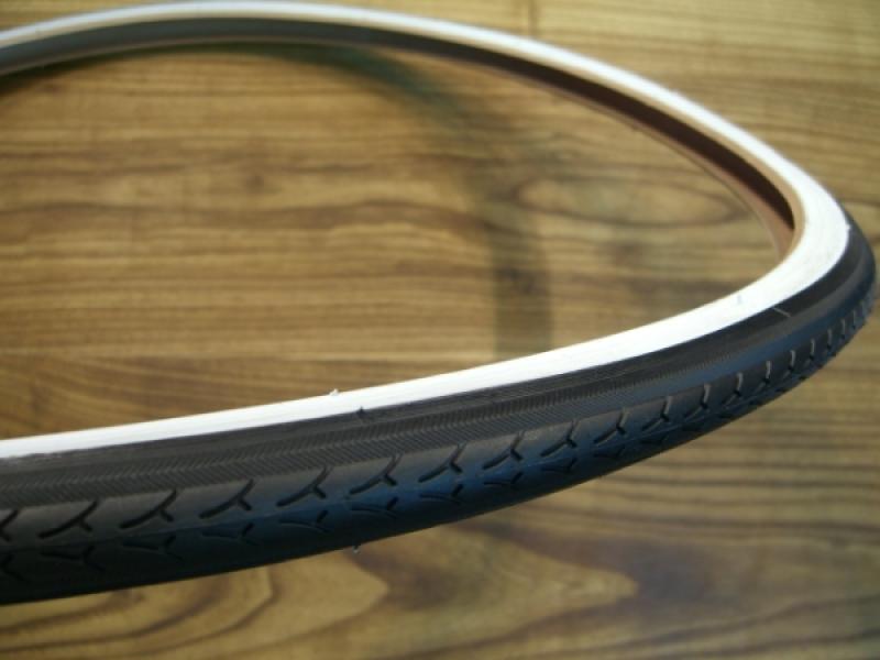 KÜLSŐ GUMI VEE RUBBER  27X1 1/4 32-630 FEKETE-FEHÉR