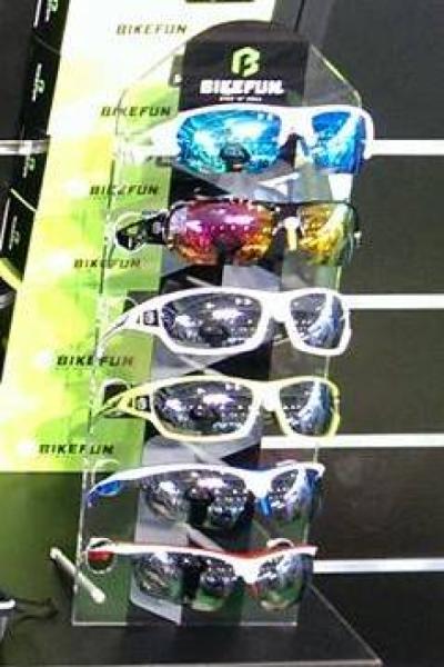 Szemüvegtartó állvány BikeFun — 6