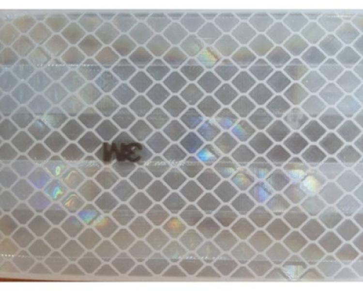 REFLECTIVE TAPE 3M MIKRÓPRIZMÁS FÉNYVISSZAVERŐ RAGASZTÓSZALAG (100MM X 53,5 MM SZÉLES) FEHÉR-EZÜST