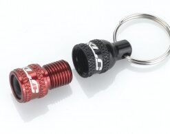 Szelepadapter kulcskarikával AV-rol DV/SV-re fek./pir. PU-X07